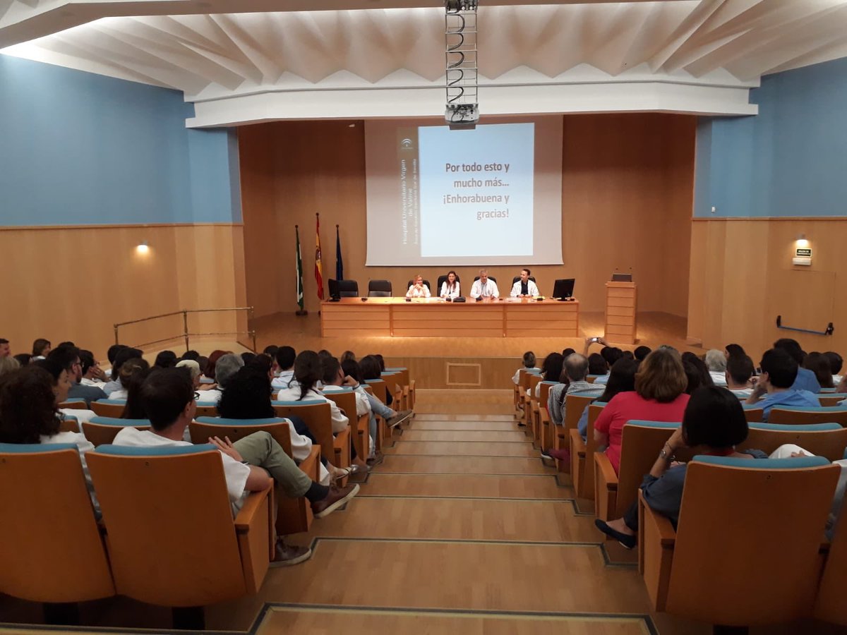 AGSSurSevilla's tweet photo. Sonoro aplauso de los 53 residentes al #HospitalValme, #AGSSurSevilla y a sus profesionales por la calidad profesional y humana. Os deseamos lo mejor en esta nueva etapa. Despedida de residentes https://t.co/LI4uAaW1Ln
