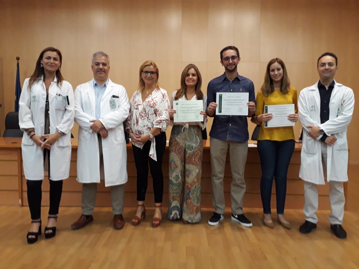 AGSSurSevilla's tweet photo. Sonoro aplauso de los 53 residentes al #HospitalValme, #AGSSurSevilla y a sus profesionales por la calidad profesional y humana. Os deseamos lo mejor en esta nueva etapa. Despedida de residentes https://t.co/LI4uAaW1Ln