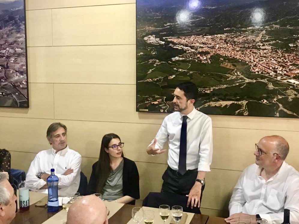 Sebastiarp's tweet photo. Compartint dinar amb el HConseller Damià Calvet, empresaris i comerciants de la Vall del Ges, tot un plaer ⁦@neus_codina⁩ ⁦@santivivet⁩ ⁦@manelromans⁩ ⁦@JxCatTorello⁩ ⁦@PDeCAT_Torello⁩ https://t.co/s5jEPbbOf4