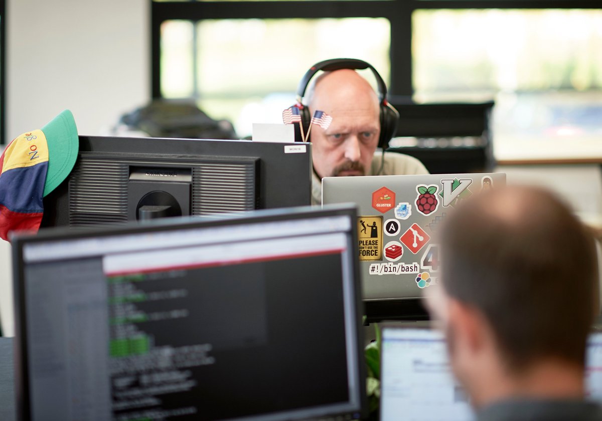 Our Cloud Infrastructure team in Brussels is looking for motivated &amp; versatile #engineers and #architects to join the team! If you are ready to put your knowledge in technologies like #Ansible #Terraform or #kubernetes to the test, apply now! stylelabs.com/careers/career… #cloud