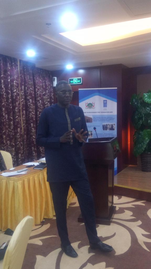ouspouye's tweet photo. Le Directeur Général de la CNAAS, M. FALL partage l'expérience du Sénégal à l'occasion de l'atelier national sur l'assurance indicielle au Niger.
@IPAR_ThinkTank https://t.co/kn1Zw4ersB