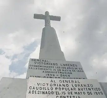 CholoMatrero's tweet photo. #Historia
La tumba de Victoriano Lorenzo en el Cementerio Amador, es solo un monumento conmemorativo. Su cuerpo jamás fue entregado por las autoridades colombianas a sus familiares. Se desconoce su paradero.
La tumba sí tiene en su interior pertenencias del Cholo Guerrillero. https://t.co/FVc9E7P0oO