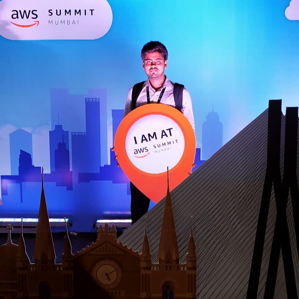 Mr_Modi_in's tweet photo. #awssummit #2K19 #NetworkingEvent #RedHat8 #goodies https://t.co/U5zga07iDl