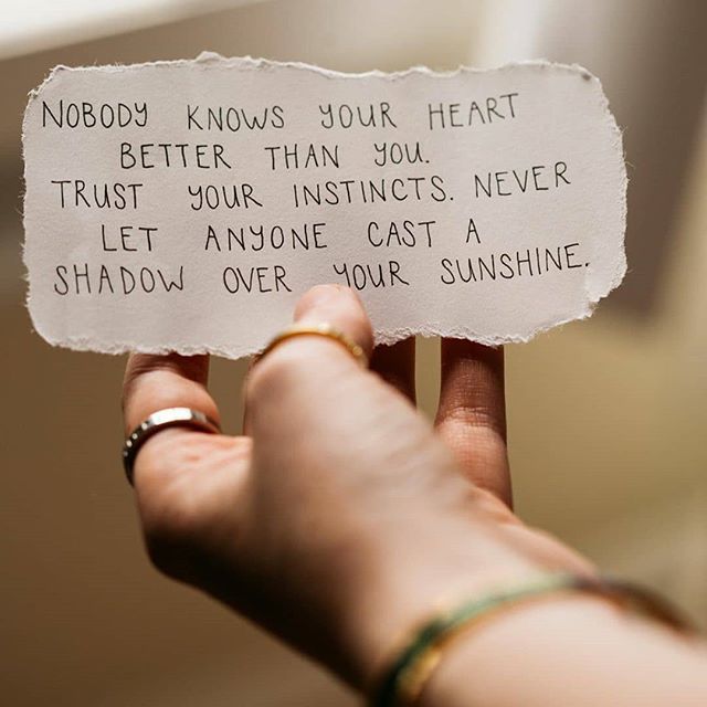 Health_Lab_Live's tweet image. [MIND] Nobody knows your heart better than you. Trust you instincts. Never let anyone cast a shadow over your sunshine. ⁣💚
⁣..................................................................................
📷@mantraband bit.ly/2E5lczB