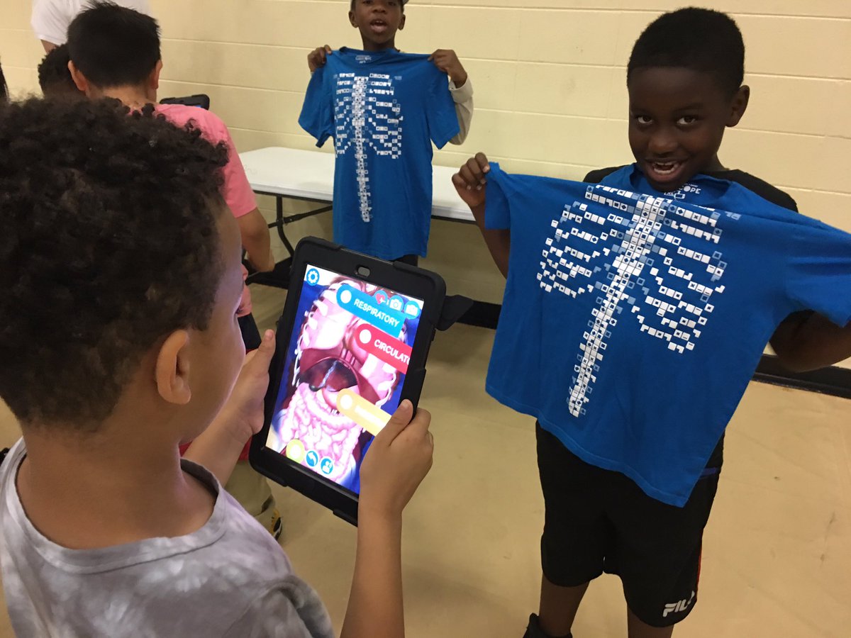 drmgbray's tweet photo. Curiscope shirts #Stemjubilee #welovethestemschool @HillcrestH @HCSHarrisonBay @hamcoschools https://t.co/IVPVVd6Bel
