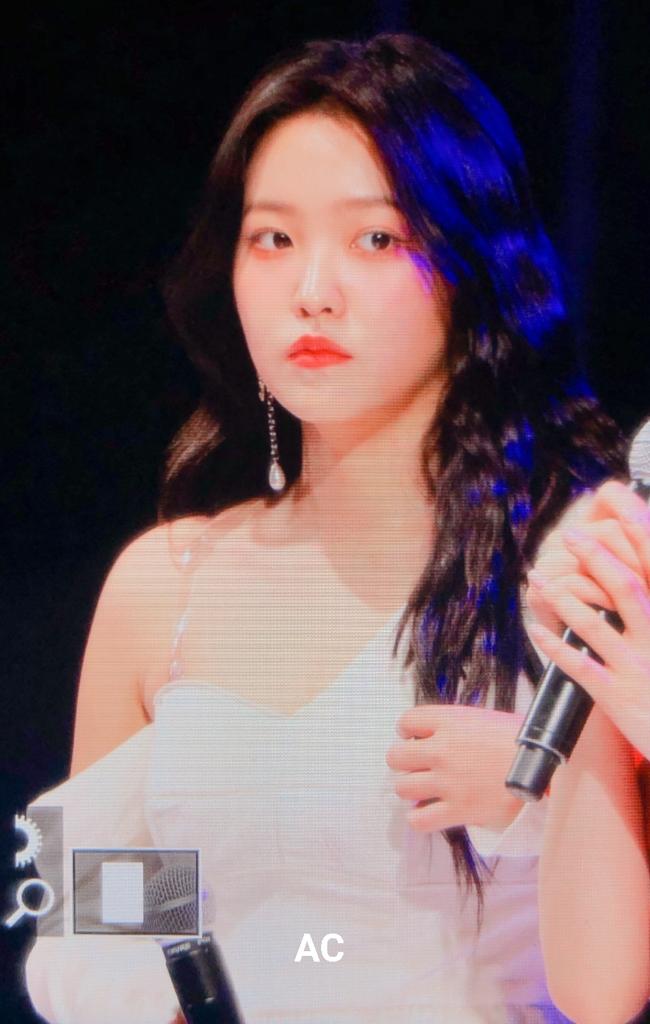 adorablecandy81's tweet photo. 190515 😊😊
#예리 #레드벨벳 #RedVelvet https://t.co/LFYnMEyUO3