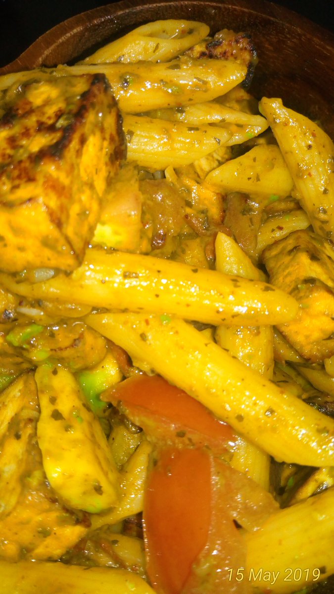 SuplexKitchen's tweet photo. Vegan chicken tofu pesto tomato/avocado penne pasta. My camera is horrible. But so good.easy to cook and your new go to staple. took me 7minutes to make. #Avocado message me for vegan recipe ideas . https://t.co/v7ZChE8LAv