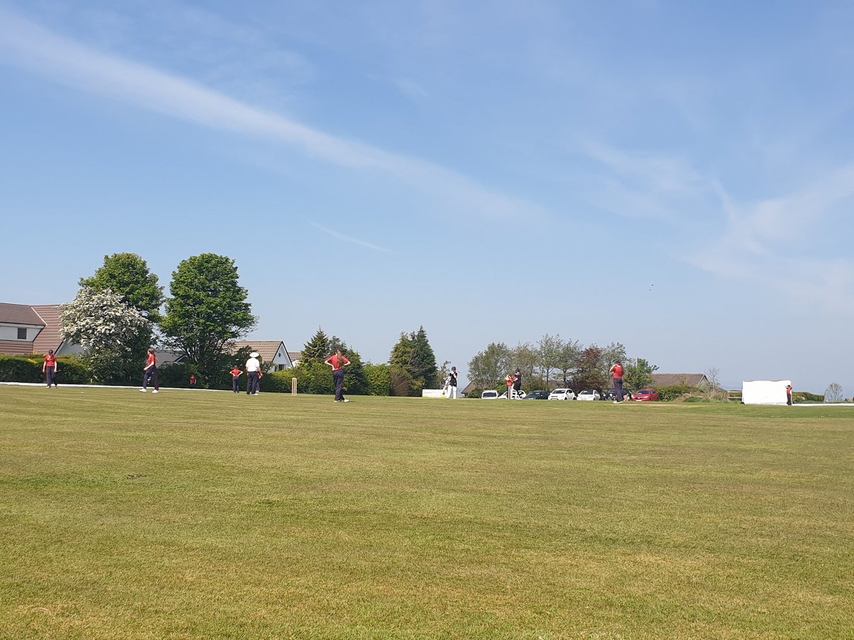 🌹 U13 girls best Cheshire in the second game of the day. Cheshire bowled out for 57 Emelia Lamb the pick of the bowlers with 4 for 11. We finished 61/6. Well done girls! 👍