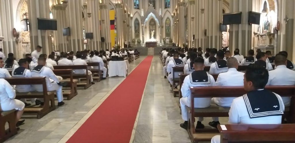 armada_ecuador's tweet photo. #Guayaquil| El Comando de #GuardacostasEc realizó Misa de Acción de Gracias en la Catedral Metropolitana de la ciudad. El evento es parte de la celebración por el XXXIX Aniversario de su creación. La ceremonia fue presidida por el Sr. CALM Jorge Cabrera Espinosa @DirneaEcuador https://t.co/zrSDzDJVAM