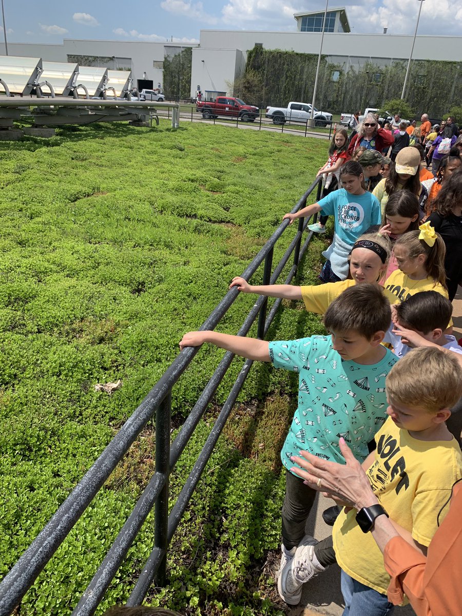 mrshoehing3's tweet image. #Multigraders and 4th graders visited The Rouge Plant where they learned about F150 production and the green space all around The Rouge. #myLSPS #violetallstars #limitedphotosallowed