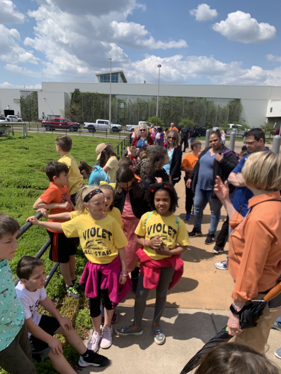 mrshoehing3's tweet image. #Multigraders and 4th graders visited The Rouge Plant where they learned about F150 production and the green space all around The Rouge. #myLSPS #violetallstars #limitedphotosallowed