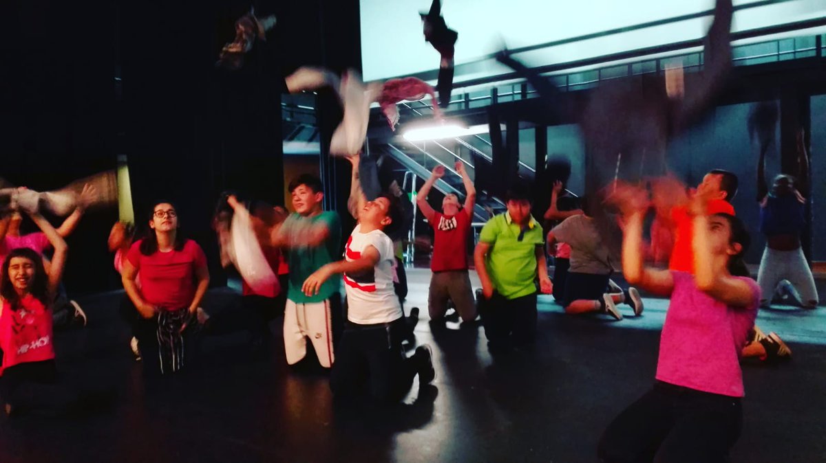 artandcoop's tweet photo. Art &amp; Educació &amp; Comunitat, tres de les nostres paraules preferides en un!

S'apropa la data d'espectacle però a #Montcada gaudim al màxim de cada moment del procés creatiu amb #MésEnllàMurs! 

📅16/5
📌 @TeatreMontcada 

#teatrecomunitari @estherph12 @JAlvarezBanal https://t.co/CLdl6U2YFH