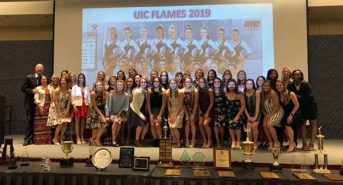 We gathered with family, friends, and dozens of alumni to celebrate this special season! Full report from our awards banquet: uicflames.com/news/2019/5/14… #ItsUIC