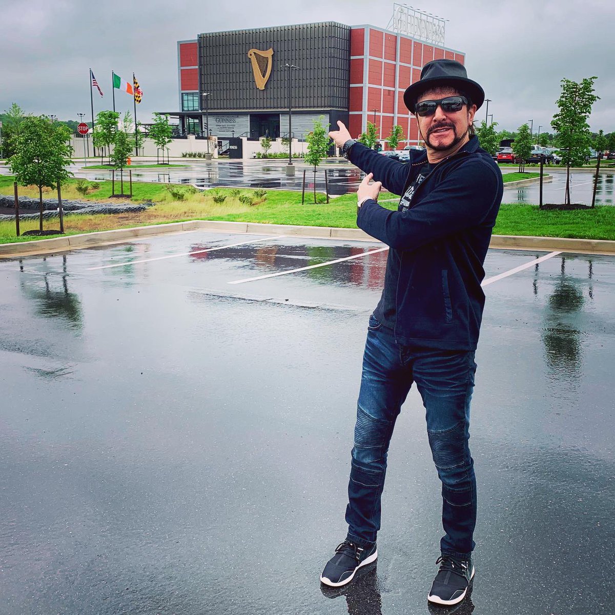snareco1's tweet photo. Got a chance to stop by the first Guinness brewery in the USA. Open for less than a year, it just had to be done...
.
.
#repost #guinness #opengate #maryland #cjsnare #beer #theblackstuff #itsgottobedone https://t.co/nPRiAq492V