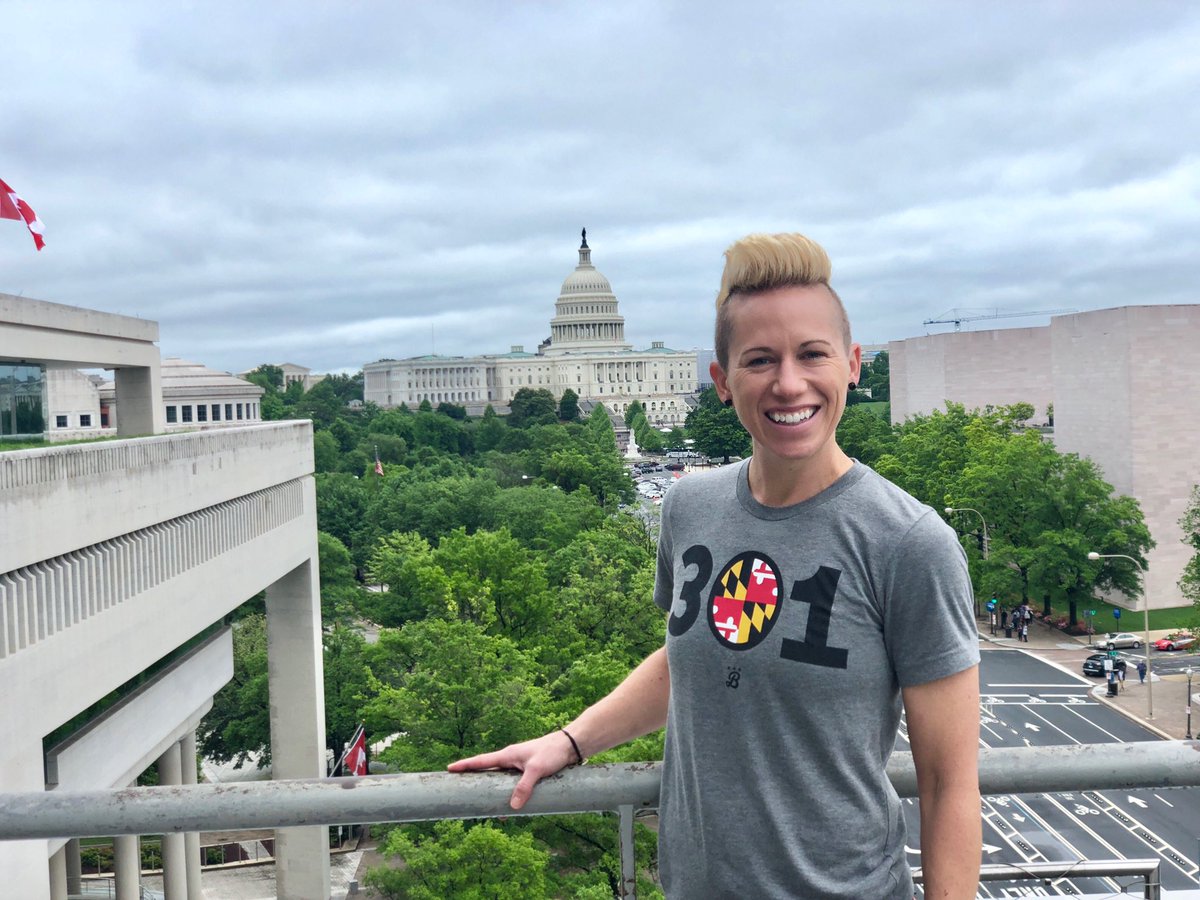 BailiwickCrewDC's tweet photo. Is this the best rooftop view in the city? ✨
It’s in our top 5 for sure!

Shouts to @JoannaLohman capturing these views in our favorite #301 shirt!

What’s your favorite rooftop view in DC?

#madeindc #dcstyle #md301 #newseum #Views #thedistrict https://t.co/qc2AiRlBK5