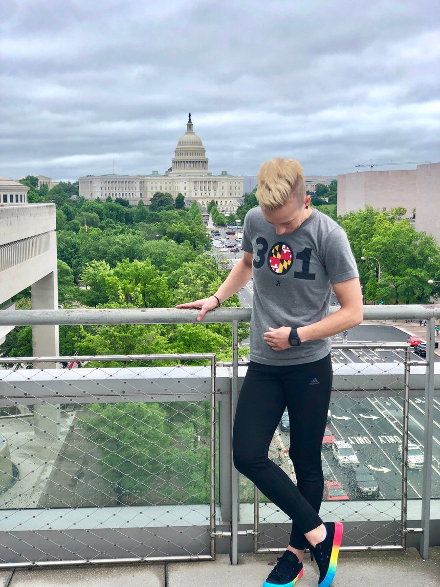BailiwickCrewDC's tweet photo. Is this the best rooftop view in the city? ✨
It’s in our top 5 for sure!

Shouts to @JoannaLohman capturing these views in our favorite #301 shirt!

What’s your favorite rooftop view in DC?

#madeindc #dcstyle #md301 #newseum #Views #thedistrict https://t.co/qc2AiRlBK5