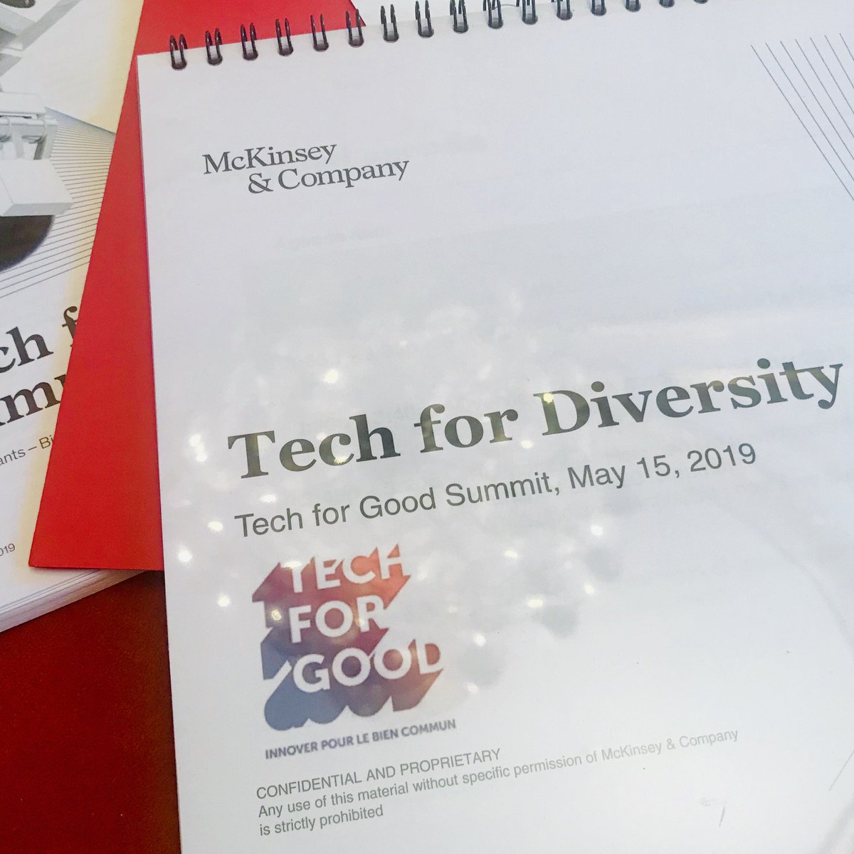 MarleneSchiappa's tweet image. À #TechForGood à l’ @Elysee à l’invitation d’ @EmmanuelMacron nous travaillons autour de Maurice Lévy @PublicisGroupe ! #TechForDiversity engagé avec @Loreal &amp;amp; @McKinsey et beaucoup d’autres pour que la tech devienne enfin un secteur mixte, attractif, accueillant pour les femmes.