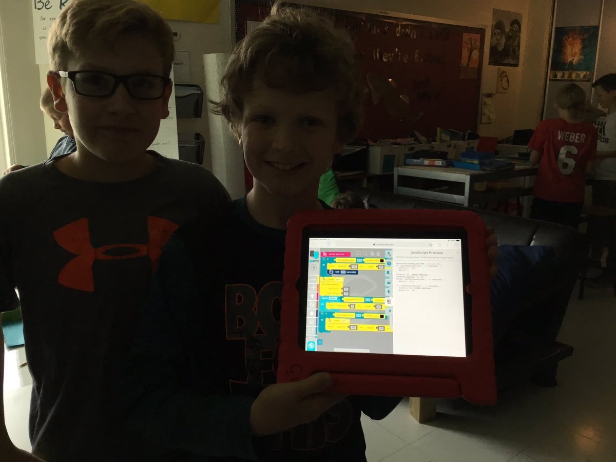 PerezLiteracy's tweet photo. Day 5: Make Poetry. Inspired by their creativity and imagination. Thank You Brillant Labs #makepoetry #poetryartifacts #coding #painting #drawing #papermache #stopmotion #creativityrunningwild @nasismiddle @brilliant_labs @jmrlingley https://t.co/JjKFXt5cZh