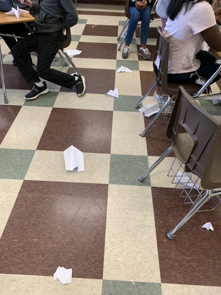 bfredericks0425's tweet image. When your classroom becomes an airport @Westview_GWD50 @BREWERT2 @wstmediacenter #ultimatepaperairplanes #stemschallenge #6thgrade #endoftheyear