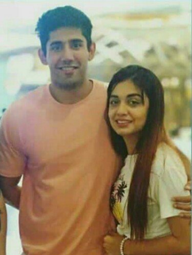 DivrunFangirl's tweet photo. They went on reality shows, killed it there!!! For all those who doubt their acting skills the release of their web show is not far away!!
#RaginiMMSReturnsS2 @Divyakitweet @altbalaji @VSood12 @ektaravikapoor https://t.co/6XyRINSECI