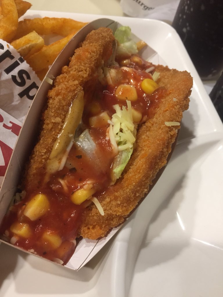 pinknlov's tweet photo. I love Tacos and I love the beautiful endorser, si Bossing ni Bossing, and guess what... I love the new #KFCChaco ! Sarap! Guys try niyo! Seryoso! @KFCPhilippines @min_bernardo @bernardokath https://t.co/wOY1alYqKs
