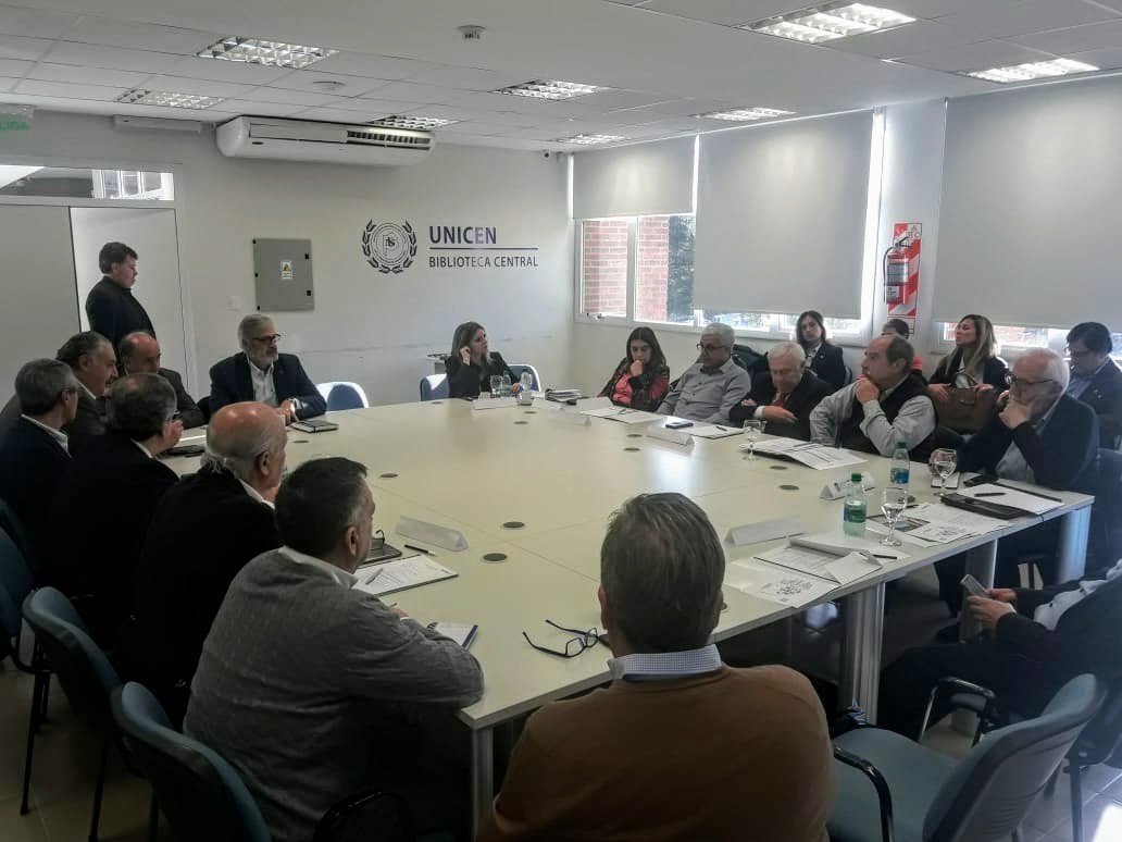 UPE_Ezeiza's tweet photo. El Rector de la UPE se encuentra participando de la Reunión RUNBO (Red de Universidades Bonaerenses) en Tandil y en el encuentro con las autoridades de la CIC en la @UnicenARG 
#UPE2019 #Universidad #Ezeiza #BAeducación #RUNBO #UNICEN #CIC https://t.co/fKyEatkXi3