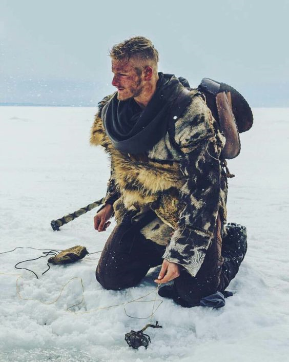 Westerosheir_'s tweet photo. @pxisonsnake 
-La Gran Guerra había acabado, o al menos ya habían dejado de llegar muertos a Desembarco del Rey, así que siguiendo los impulsos que me dictaban, decidí marchar tan pronto pude hacia el Norte, Invernalia. Sabía que en condiciones normales, en una comitiva tardaría+ https://t.co/sw8M6IRPzv
