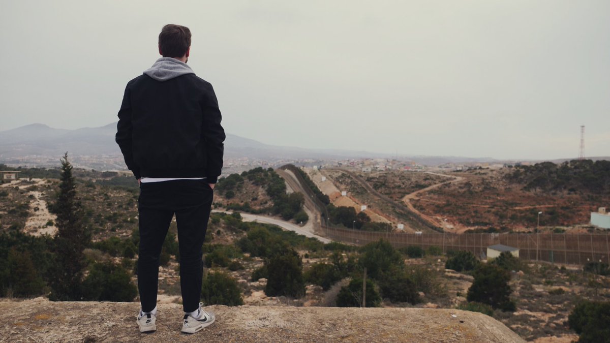 flogregorzyk's tweet photo. Eine Mauer um Europa. Wäre das realistisch? Wie ist die Lage an den Außengrenze der #EU? Für meinen neuen @reporter-Film war ich am Grenzzaun, der Spanien von Afrika trennt: https://t.co/pLgXewMtuD https://t.co/WaOamRR1BN