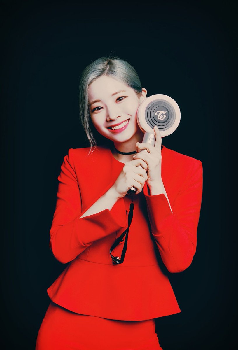 TWICE tweet media