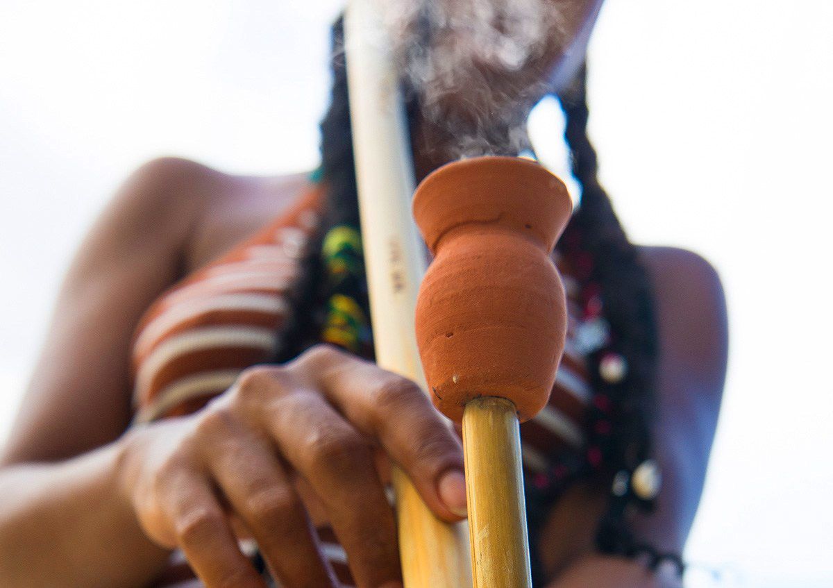 revistacanamo's tweet photo. Si hay una pipa de agua que sea representativa del movimiento rastafari es el cáliz de vapor o #SteamChalice. Y tiene una larga historia en la cultura jamaicana. ➜https://t.co/JA6euo2Hed https://t.co/p84TYsO3Dz