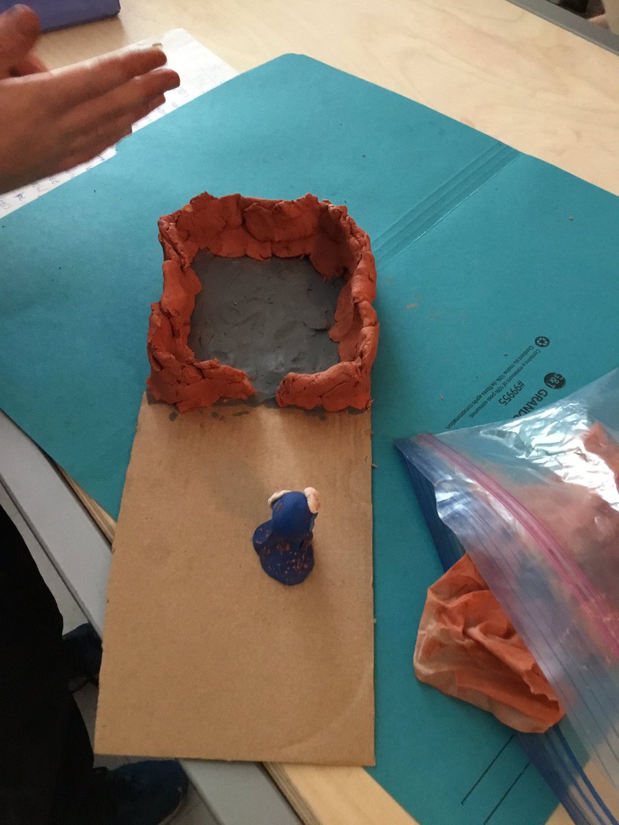 PerezLiteracy's tweet photo. Day 5: Make Poetry. Inspired by their creativity and imagination. Thank You Brillant Labs #makepoetry #poetryartifacts #coding #painting #drawing #papermache #stopmotion #creativityrunningwild @nasismiddle @brilliant_labs @jmrlingley https://t.co/slx0IuZiJI