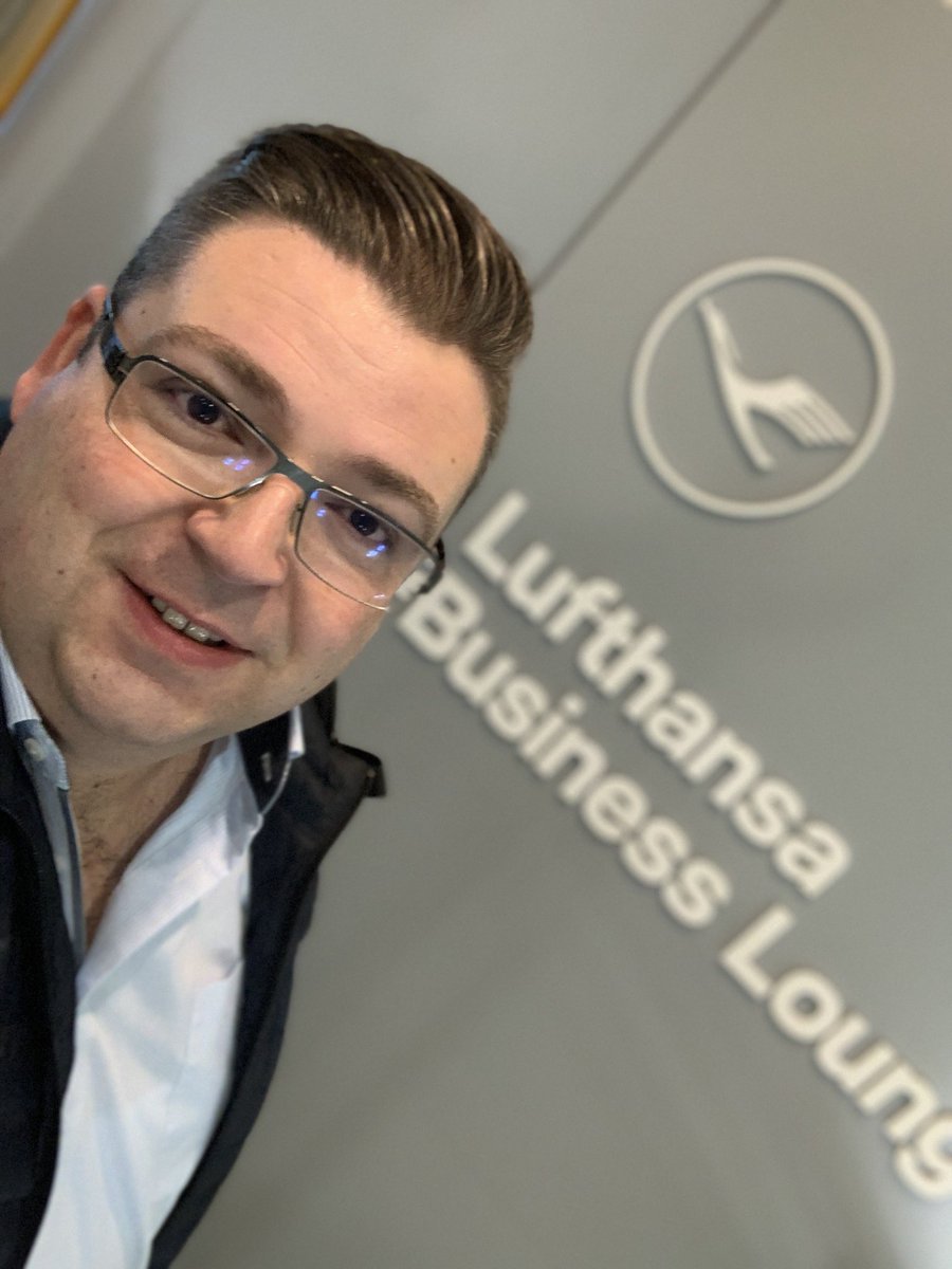 Dino_Bordonaro's tweet image. On my way to Stratford-upon-Avon visiting @astonmartin with my good friend Sven ✈️ #WorkhardPlayhard #Funbreak