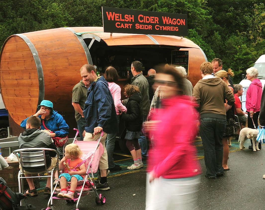 Fact for the day:
Cider tastes better when served out of a giant barrel.

Welcome back to #CardiRFFest 2019 <a href="/TheCiderWagon/">TheCiderWagon</a> !
#cartseidercymreig