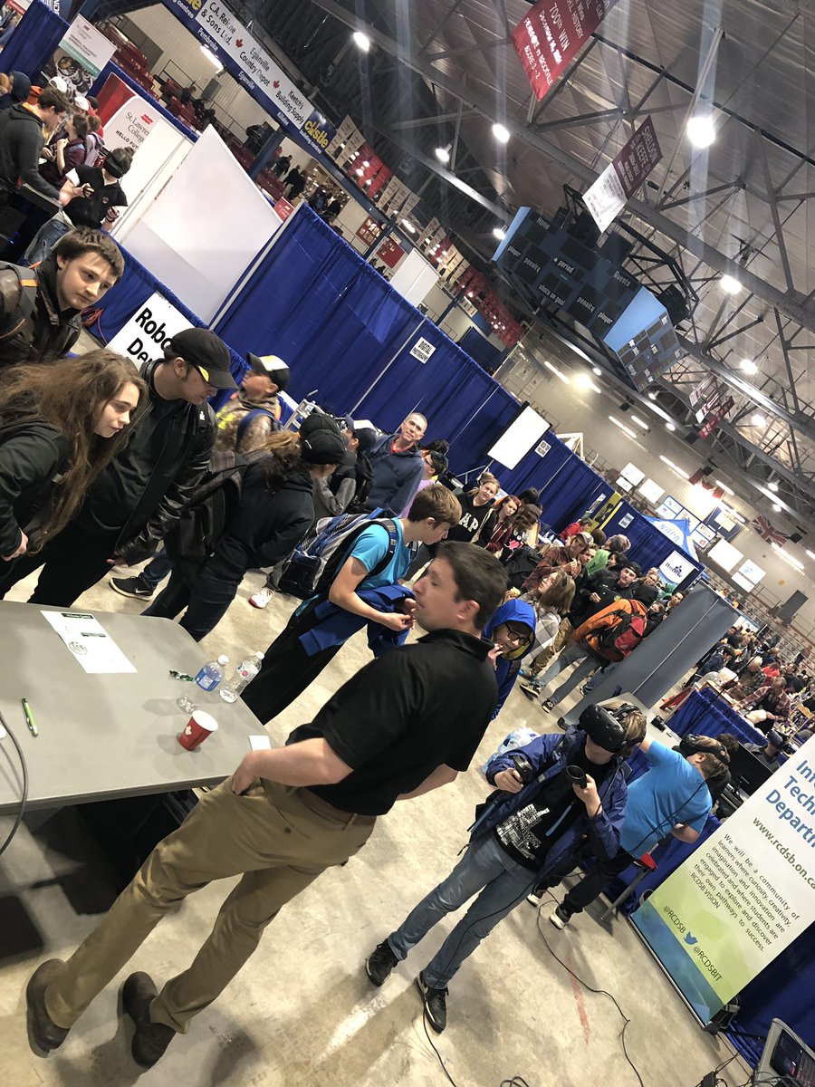 MrJonathanPratt's tweet photo. It’s happening now! Lots of VR and LEGO EV3 action! https://t.co/EslSpbGoCT