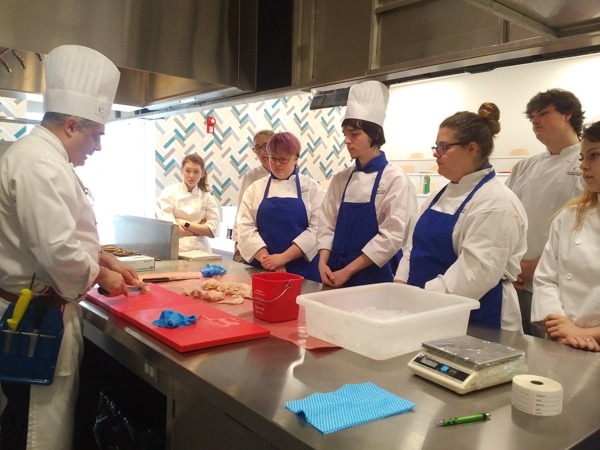 SHSM_WCDSB's tweet photo. Exciting shot of the @WCDSBNewswire #CAPP students participating in a butchery lesson with @SaraivaChef @ConestogaC 👩🏾‍🍳👨🏼‍🍳#experiential #learning https://t.co/mwiTSzjsTa