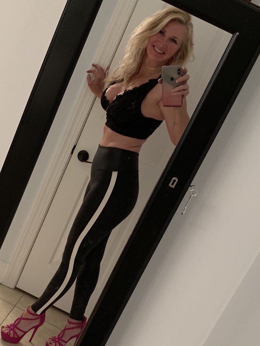 LADIES - I’m now a fitness/health coach as well as continuing my music career. I started a female, Facebook group of diverse ladies who are supporting each other &amp; changing our lives. Go here to join👉🏼 facebook.com/groups/5902239…