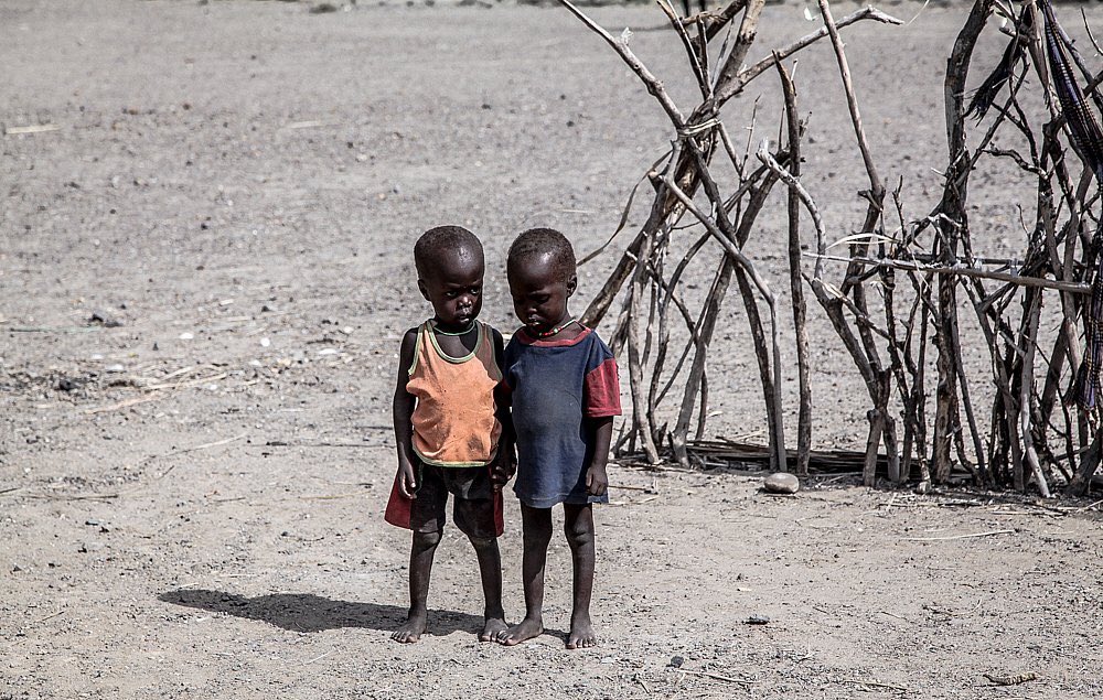 maishaproject's tweet image. #MaishaProject Founder, @atiabeatrice is in #Turkana Kenya mobilizing relief for the children and families stricken by drought and famine. 

“I was so moved by the images I recently saw on social media that I had to come personally and do something about this.” #WeCannotIgnore