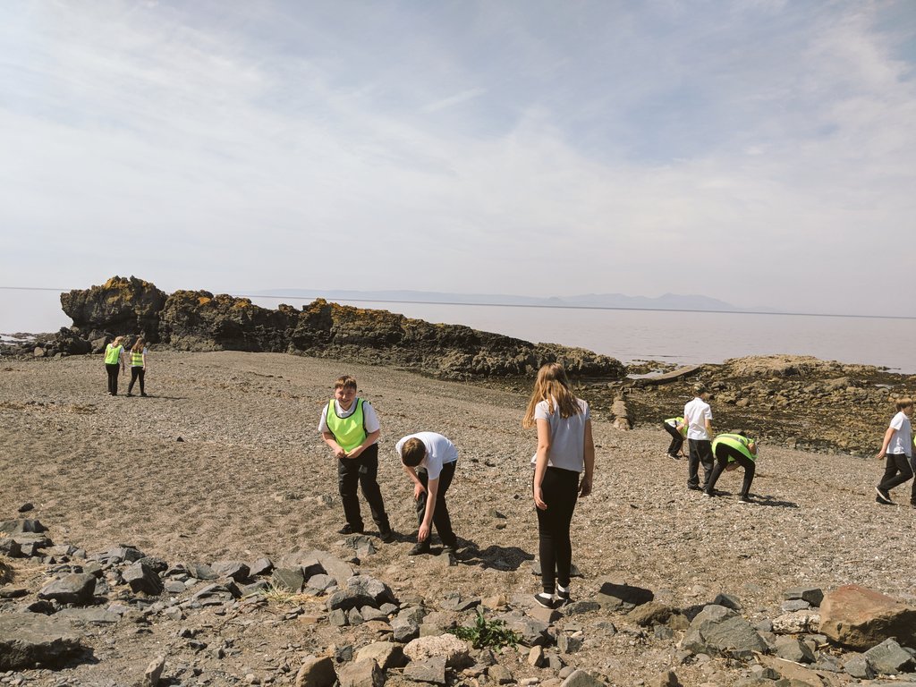 FishertonPS's tweet image. P67 had a great afternoon foraging for natural materials to help with their art project tomorrow @Carrick_Academy @Carrick_Art #outdoorlearning #suntimefuntime #smallschoolsrock