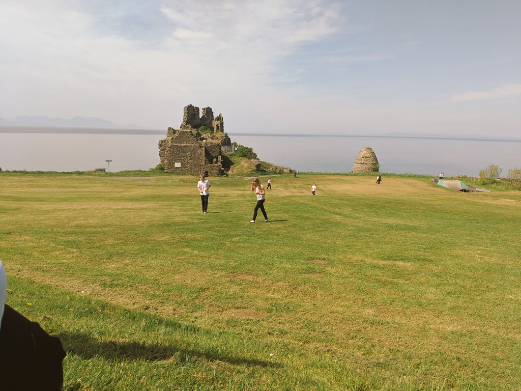 FishertonPS's tweet image. P67 had a great afternoon foraging for natural materials to help with their art project tomorrow @Carrick_Academy @Carrick_Art #outdoorlearning #suntimefuntime #smallschoolsrock