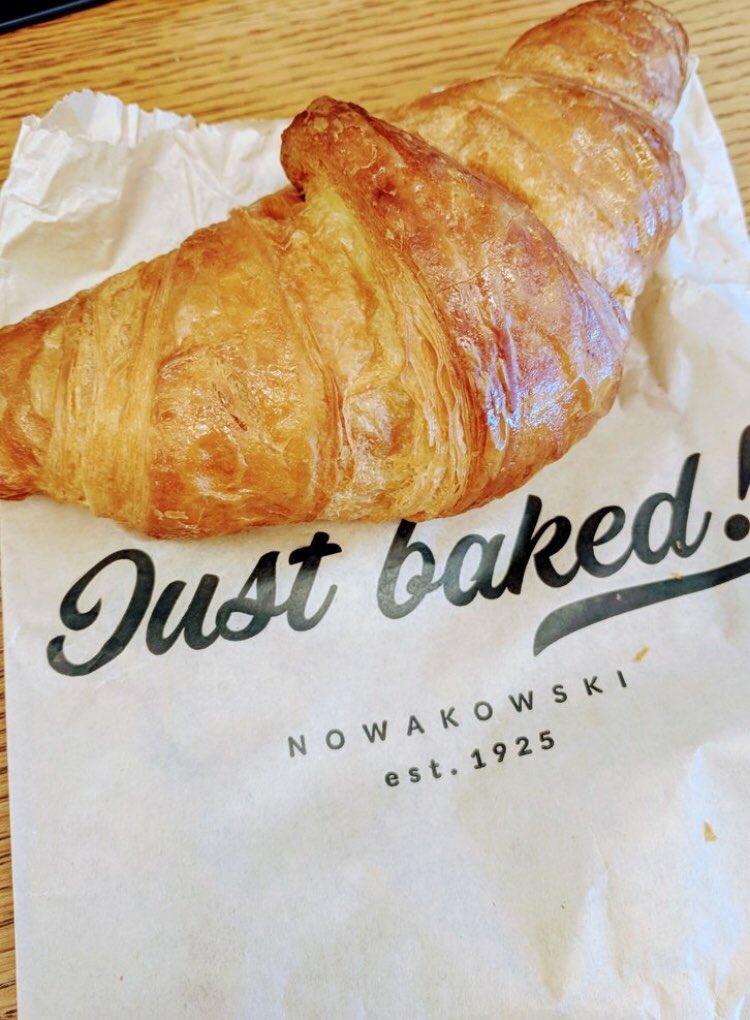 Our #ItalianCornetto 🥐 are the perfect mid day snack when you need a little break from that computer screen! 💻 They are #JustBaked everyday in our store to keep the fresh dough possible! 🍞 These warm and flaky boys are only available at #JustBakedNowakowski 🙌