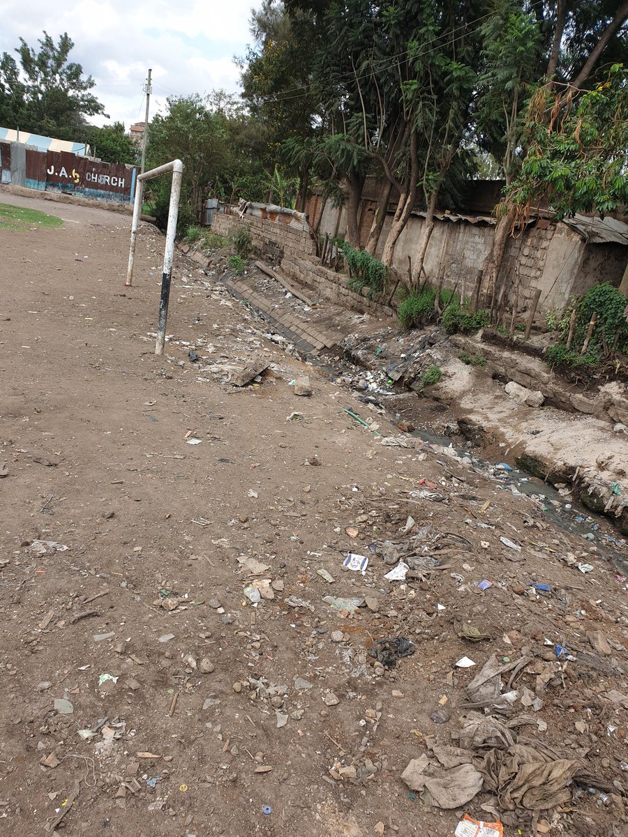 husseinmoha's tweet photo. Visited Godown playing grounds in Pumwani ward, Kamkunji constituency yesterday. What I saw broke my heart. Pollution of #NairobiRiver is at unprecedented levels. Resolved to work with leadership and community to try and improve the situation. https://t.co/VaREq73Zlo