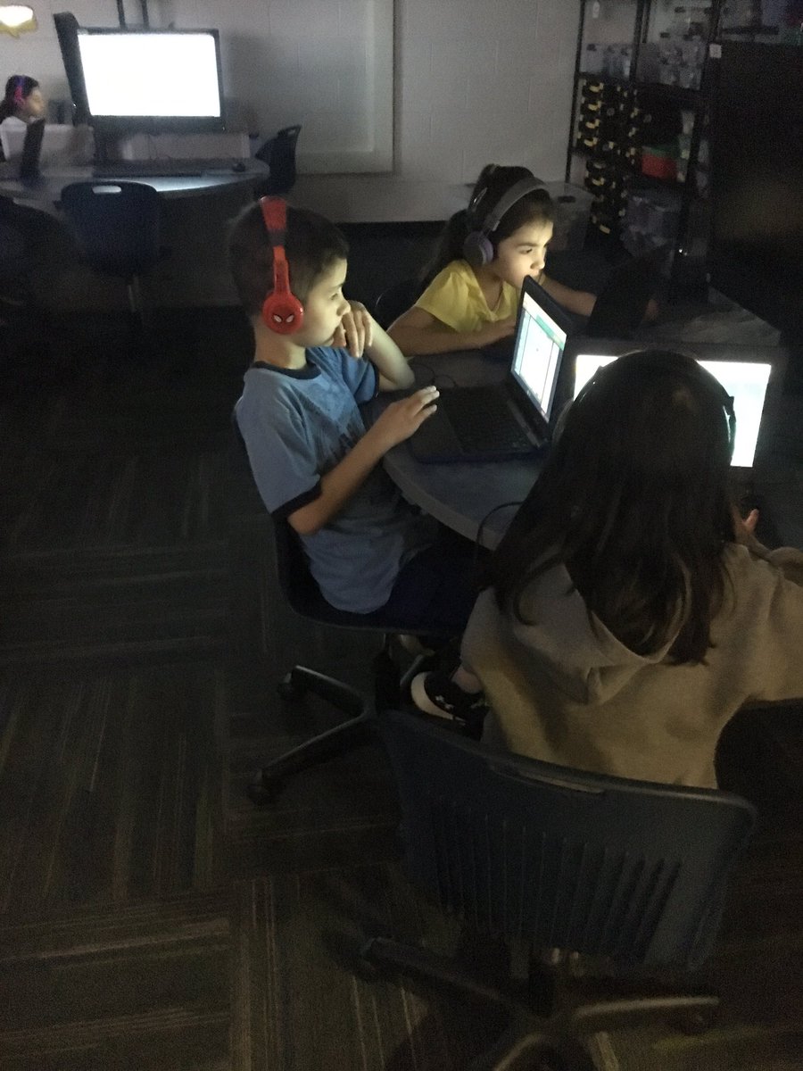 Techyteach16's tweet image. Lights out in the computer lab! #CRidgepride