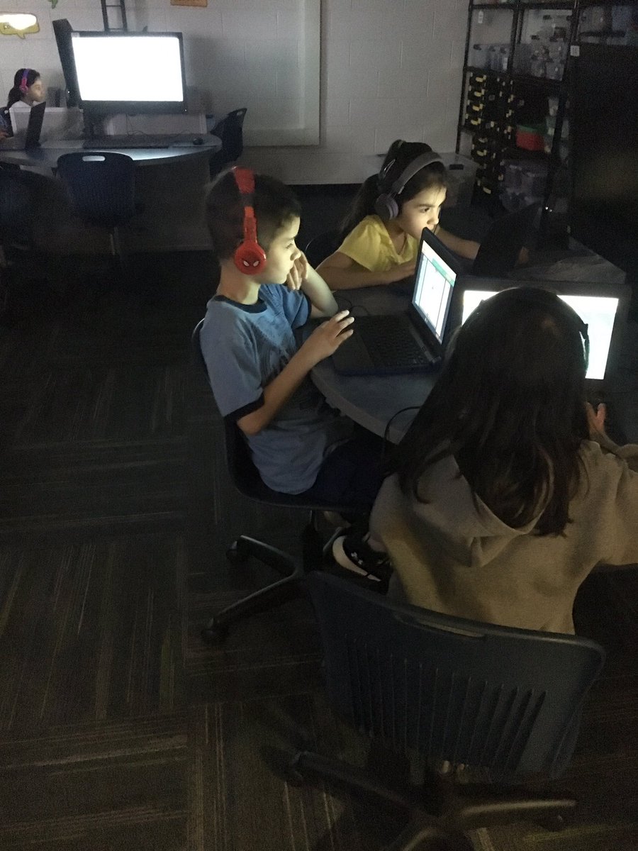 Techyteach16's tweet image. Lights out in the computer lab! #CRidgepride