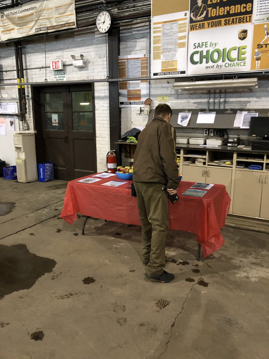 Wellness Wednesday in Moncton!  CHSP committee members Ailish and Angeline provide some valuable information about eating healthy and some healthy snacks as well. <a href="/AndreasHartung3/">UPS Atlantic Canada CHSP</a> <a href="/AGrandillo/">Moncton CHSP Team</a> #UPSCanadaSafetyCup