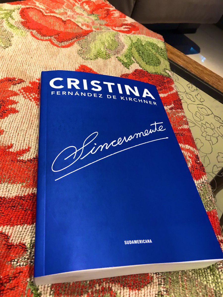Mateogauna's tweet photo. Buenos días !  Llego el libro de la reina 👸🏼 https://t.co/LAbOjOszia