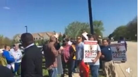 ActiveRetirees's tweet photo. #Nabisco workers in Mexico earn as little as 97 cents/hr while CEO pay skyrockets. Those wages are #OreoLow! Watch @BCTGM_Nabisco protest at @MDLZ shareholder meeting here: https://t.co/CRPvsuYauc https://t.co/N2wcVYbtTn