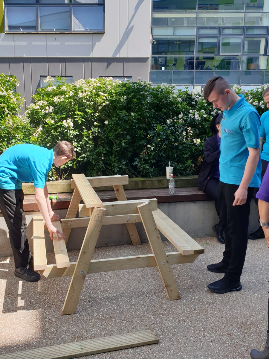 VIYproject's tweet image. #WorkInProgress
That&apos;s one successful picnic table from the students at @SpringwellHori1&apos;s Horizons campus, built entirely by hand during their #VIYproject today! 
Thanks goes to @Wickes #Barnsley who have supported two of our #Barnsley based projects this week-nice one guys! 🛠️