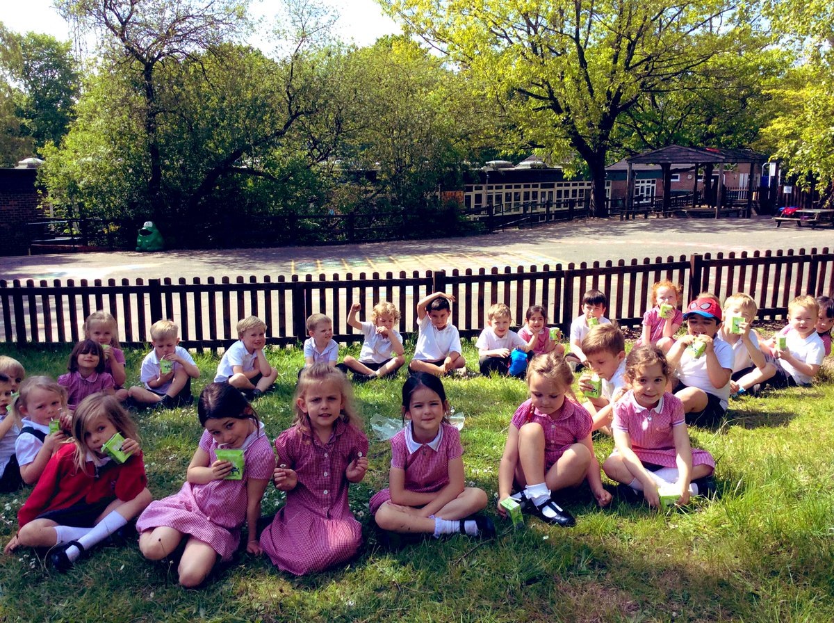 newscothill's tweet image. Reception enjoyed having their milk time outside today, the sunshine makes everything more fun! 🌞😀
#storytime #usingourimagination #EYFS
