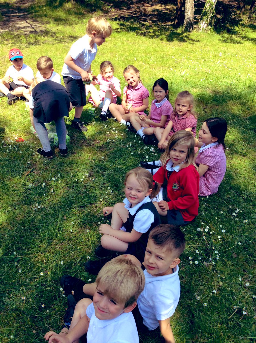 newscothill's tweet image. Reception enjoyed having their milk time outside today, the sunshine makes everything more fun! 🌞😀
#storytime #usingourimagination #EYFS