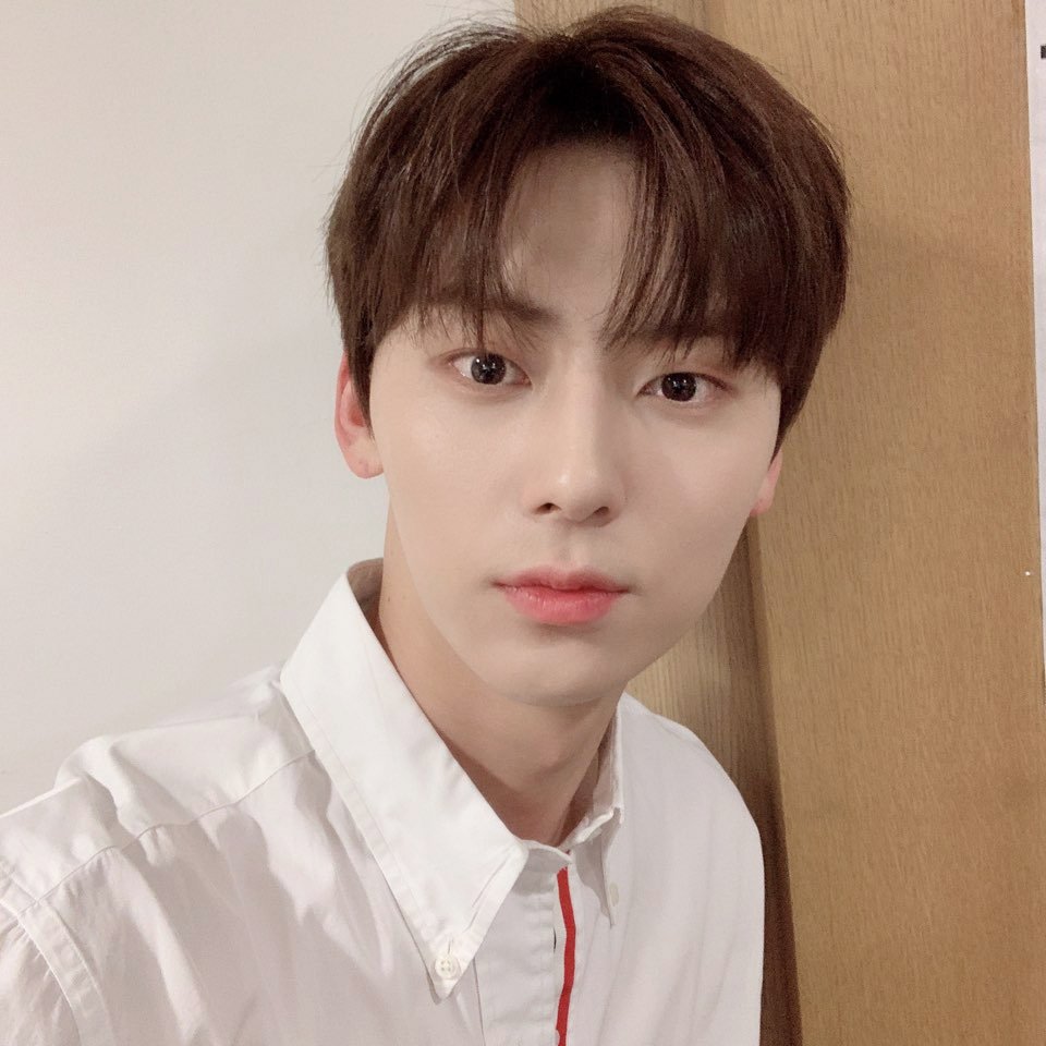 NUESTNEWS's tweet photo. [NU'PAPA] 띵동🛎 민혀니가 초인종 누르는 순간 한끼🍚 받고 팔십구끼 정도 더 챙겨줄 준비되신 분🙋 보고만 있어도 있는 거 모두 다 주고 싶은 우리 민혀니의 성공적인 #한끼줍쇼👍
#먹는모습만_봐도_힐링🍀
#황벽한_민혀니의_한끼 https://t.co/IbwnjzDKwI